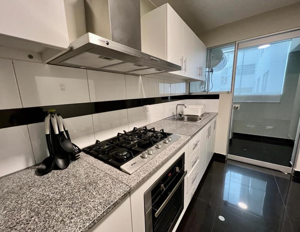 Mla Apartments - Alcanfores Lima Bagian luar foto
